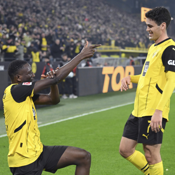 Dortmund zaustavio zahuhtali Majnc