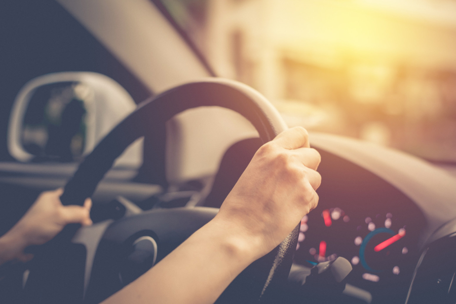 Škripanje u automobilu: Zašto se javljaju cvrčci i neugodni zvuci u kabini?