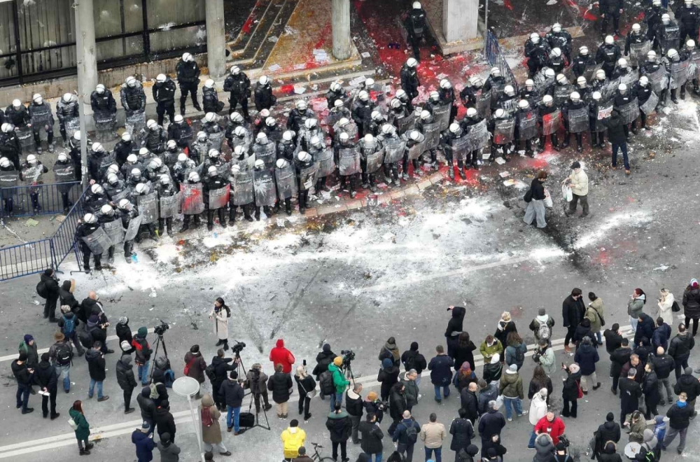 Antisrpski mediji priznali: "Uprkos napadima na njih, policija ne koristi pendreke" VIDEO