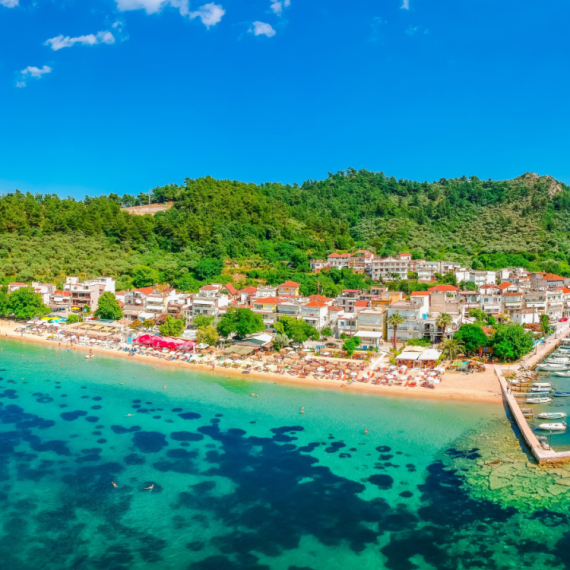 Invazija na poznatom grčkom ostrvu; Turista iz Srbije upozorava: "Ništa ne pomaže"