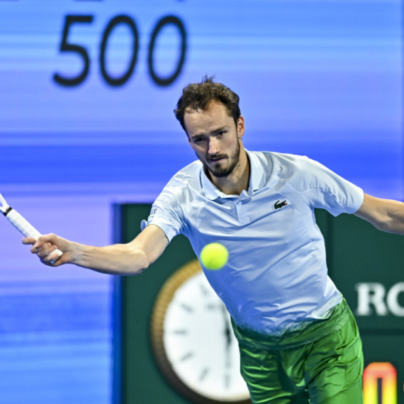 Medvedev siguran – seča favorita u Dubaiju