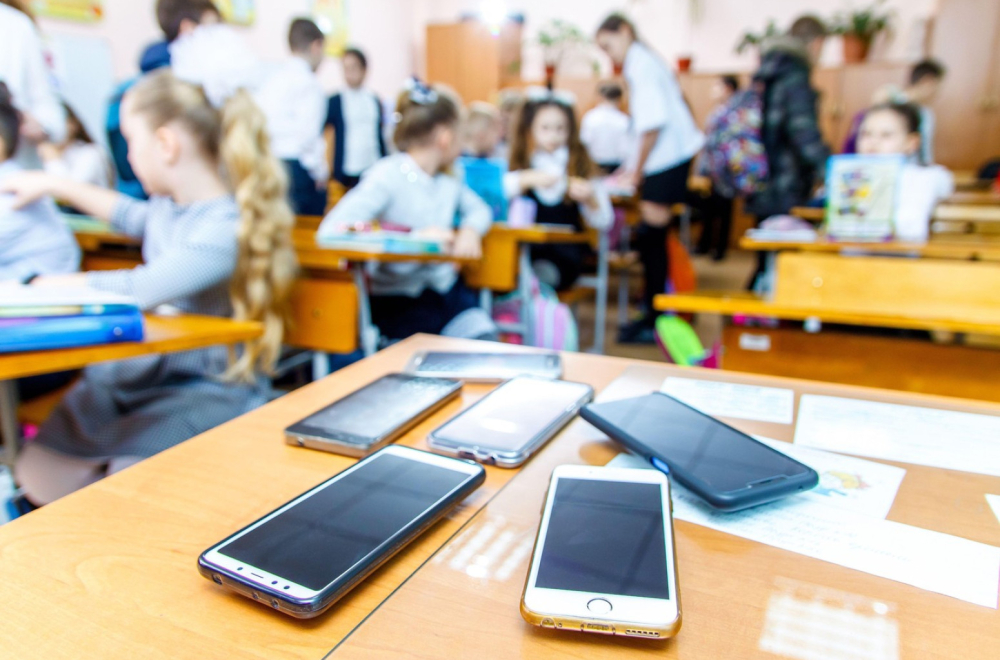 All students in Serbia will be without phones; Parliament will make a decision in a month