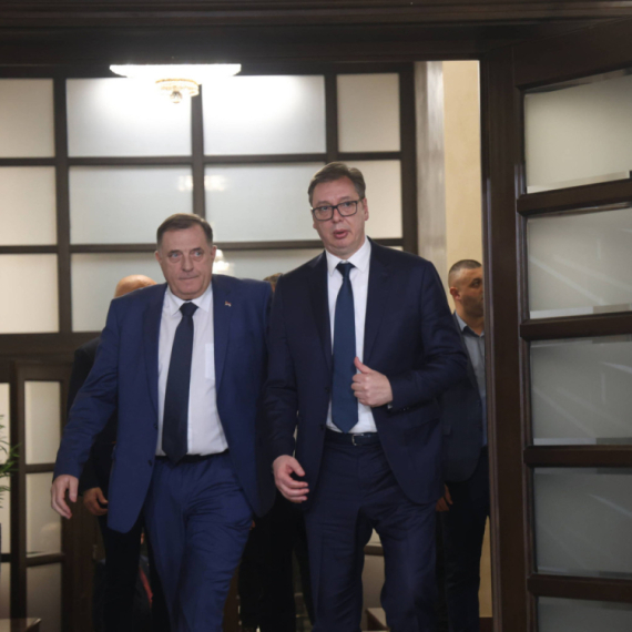 "Zašto Vučić brani Dodika, on je iz druge države! Dodik i RS su krivci u BiH jer šire nacionalizam"
