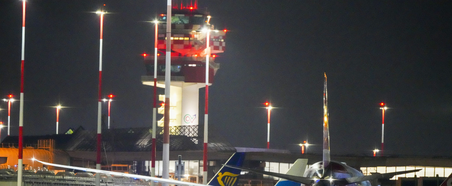 Izbio požar u avionu: Povređeno 12 osoba VIDEO