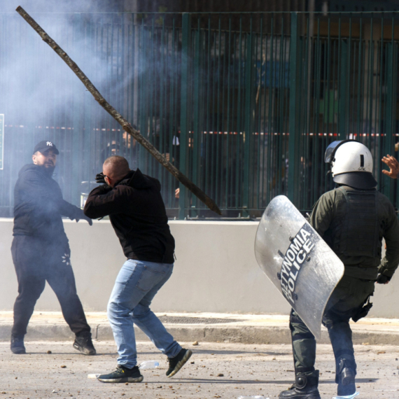 Na protestima u Atini i Solunu privedeno više od 150 osoba FOTO/VIDEO