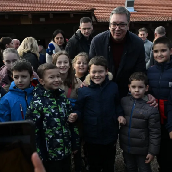Vučić obišao turističko domaćinstvo "Zeleni zaliv"; Završen obilazak Zaječarskog i Borskog okruga