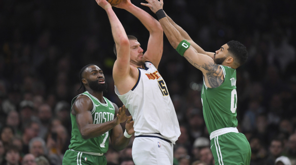 Jokić krvario – morali da prekinu meč, a 0 slobodnih! FOTO
