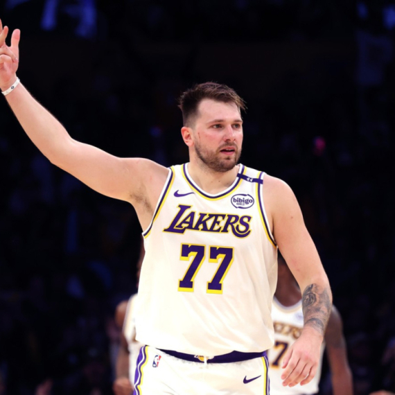 Petar Grašo zapevao za Luku Dončića: NBA zvezde se opustile uz domaći hit pred veoma važnu utakmicu VIDEO