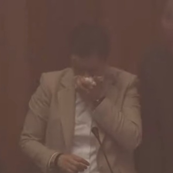 Zbog katastrofe u Skupštini životno ugrožena poslanica; Bori se za život; Imala moždani udar? FOTO/VIDEO