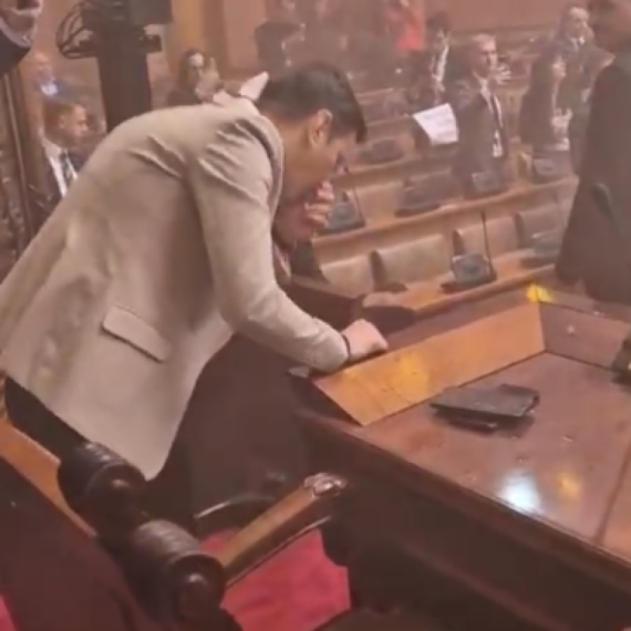 Gađana i Ana Brnabić; Gušila se od dima VIDEO