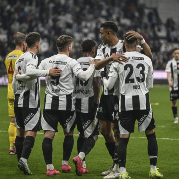 Bešiktaš šokirao navijače – morate baš da se zagledate da vidite o čemu se radi FOTO