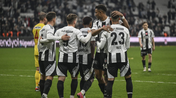 Bešiktaš šokirao navijače – morate baš da se zagledate da vidite o čemu se radi FOTO