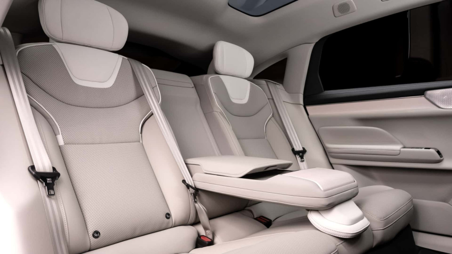 Volvo ES90 – ni sedan ni SUV, već klasa za sebe FOTO