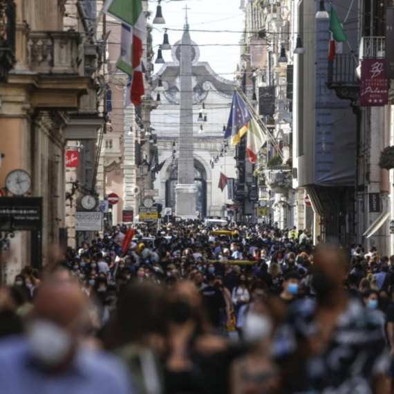 Trampove carine će zaviti Italiju u crno