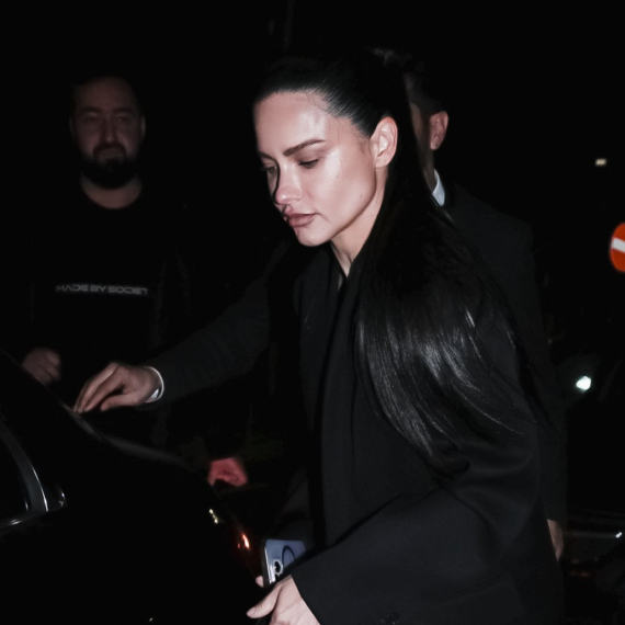 Adrijana Lima otkrila grudi, ali ni to nije pomoglo da ljudi skrenu pogled s njenog lica FOTO