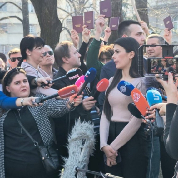 Studentkinja iznela sve zahteve: "Moramo se vratiti u školske klupe kako bi celo društvo imalo dalju korist"
