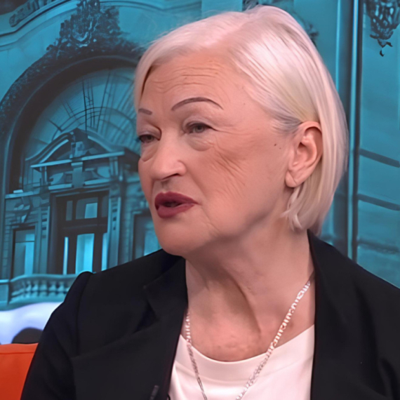 Hadži Božidarka ima 73 godine, planinari i putuje: "Život mi je aktivniji otkad sam u penziji" VIDEO