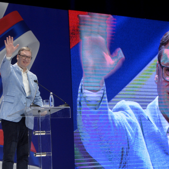 Vučić u SC: Predložićemo Alimentacioni fond da zaštitimo žene; Država će da se obračunava sa nasilnicima