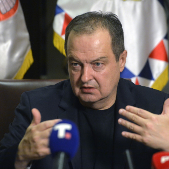 Dačić: Da nije bilo policije došlo bi do napada na studente koji žele da studiraju