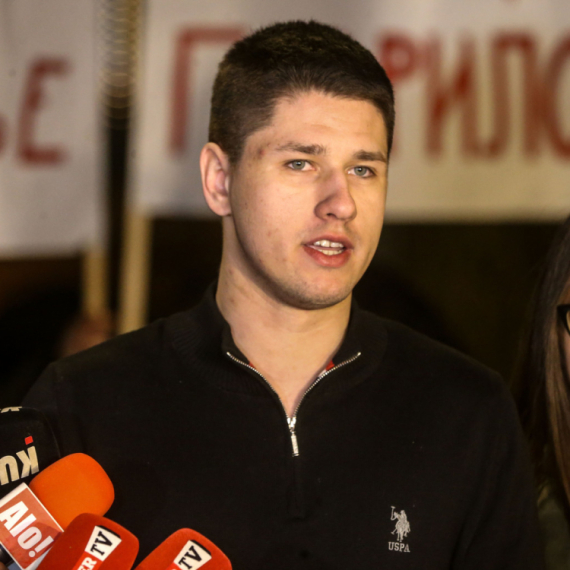 Darija Kisić uklonila pogrdnu lutku sa likom studenta Miloša Pavlovića: "Nema mesta vređanju i targetiranju"