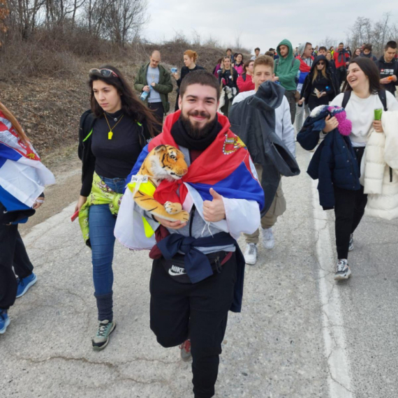 Shvatio da je krajnji cilj prelazna vlada; Nekada blokirao, danas uz studente koji žele da uče FOTO/VIDEO