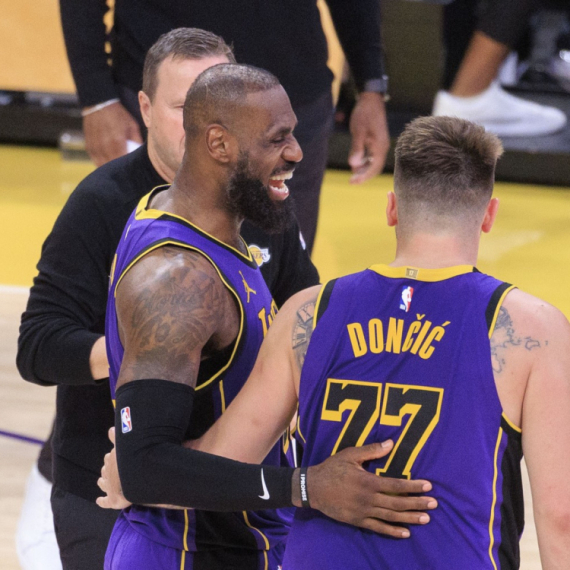 Dončić strepi – Lebron se povredio na duže? VIDEO