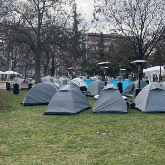 Fašizam lažne elite: Studenti koji žele da uče su za njih životinje FOTO