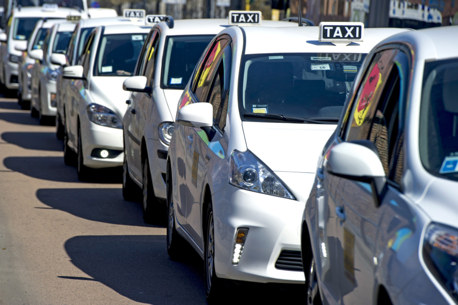 Kupujete polovni automobil? Kako da vam ne uvale bivše taksi vozilo
