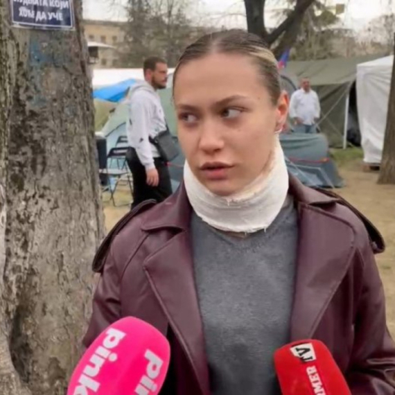 Učenica Marina došla da podrži studente koji žele da uče: Pretrpela sam nasilje od svoje profesorke