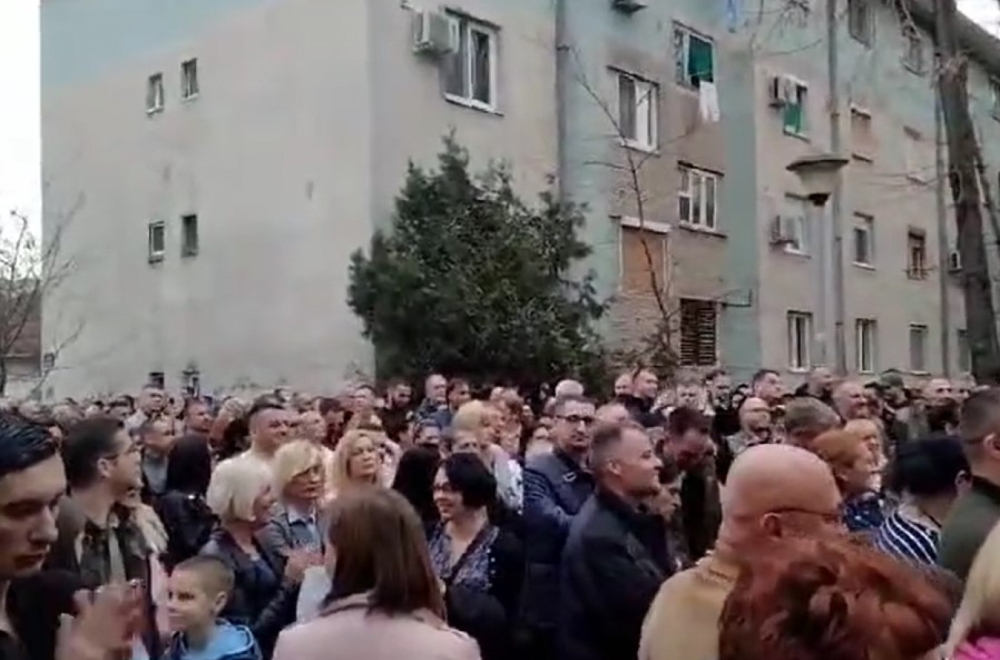 Podrška za nastavnike koji rade u Novom Sadu: Na skup došlo 500 ljudi; Podršku blokadama dalo njih 20 VIDEO