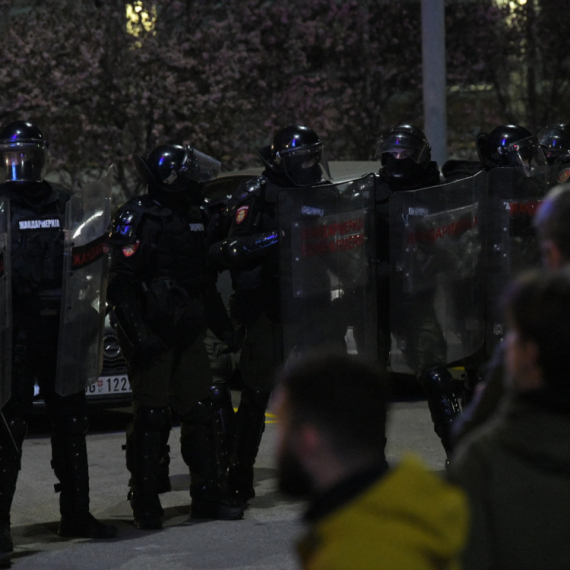 Studenti blokaderi priznali: Napali smo policajce; Opozicioni portal ublažio istinu FOTO