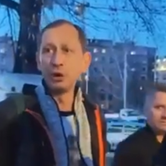 Skandalozno; Muškarac preti ubistvom studentima u Pionirskom parku VIDEO