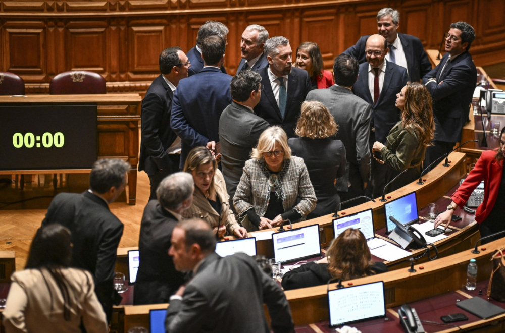 Tenzije u irskom parlamentu: Opozicija sprečila premijera da govori VIDEO