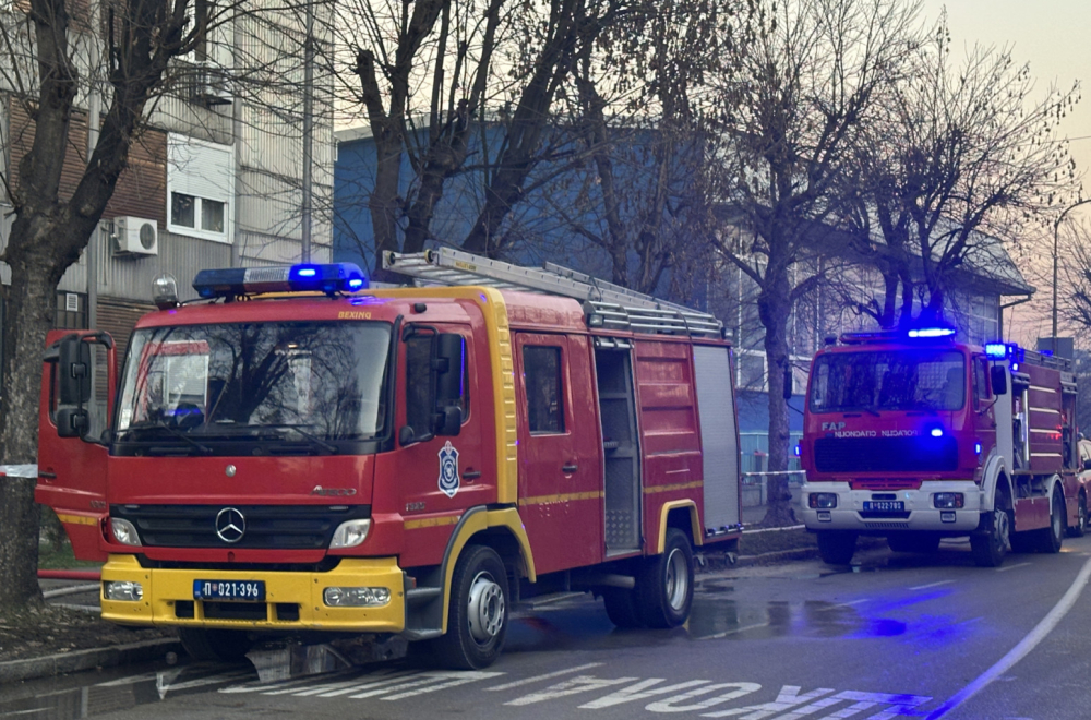 Strašna eksplozija u Borči: Pukla plinska boca u zgradi; Ima povređenih