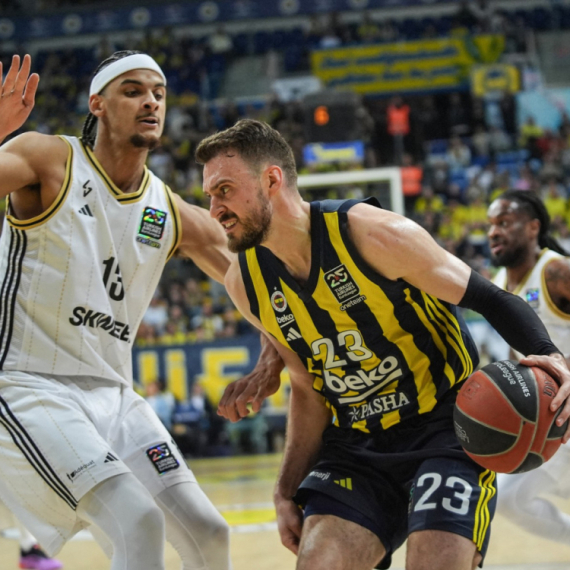 Fener produžio agoniju Asvela