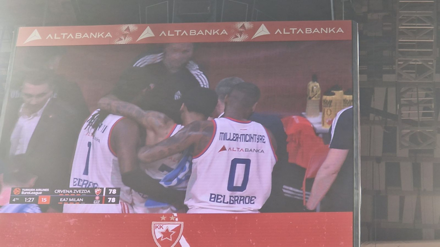 Bolomboj se povredio – izneli ga sa terena FOTO