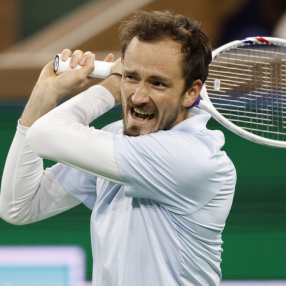 Umalo šok: Medvedev posle drame "lansiran" u polufinale!
