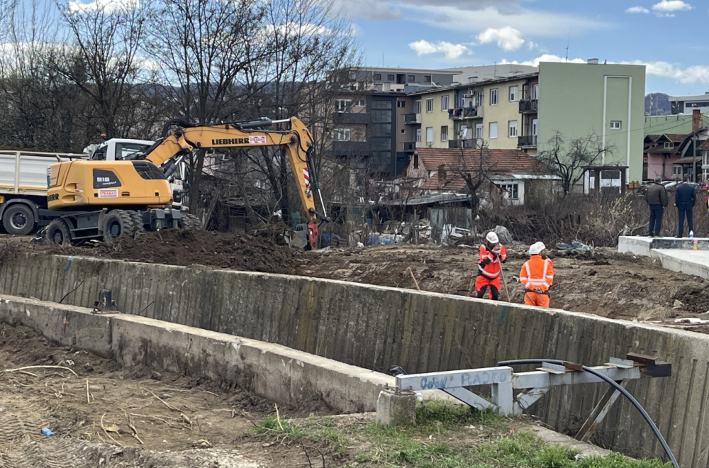 Nastavljaju se radovi na Bulevaru vojvode Putnika: Počela izgradnja mosta preko Lozničke reke FOTO