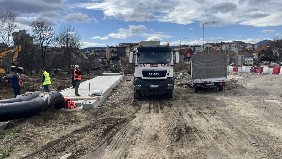 Nastavljaju se radovi na Bulevaru vojvode Putnika: Počela izgradnja mosta preko Lozničke reke FOTO