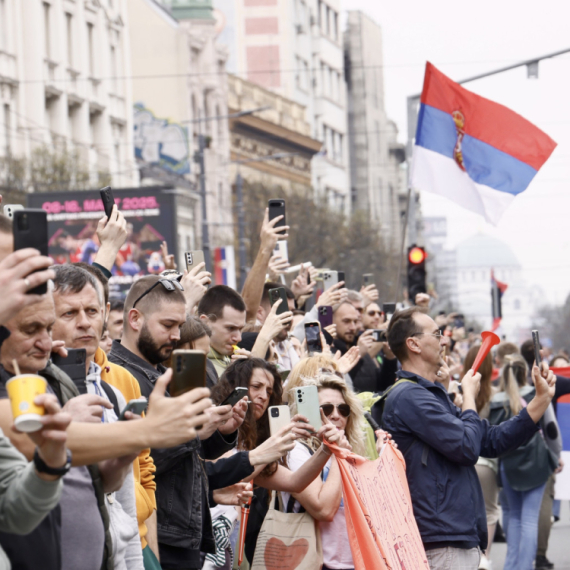 Pale maske: Studenti blokaderi traže Đilasovu vladu FOTO