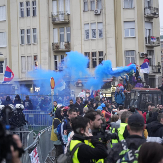 Oni koji ih dočekuju su slika i prilika blokadera: Pojma nemaju o čemu se radi, ali zato vređaju Srbiju VIDEO