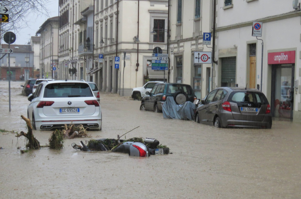 Strašne poplave u Italiji: Skoro 1.500 ljudi zarobljeno, evakuisano njih 248