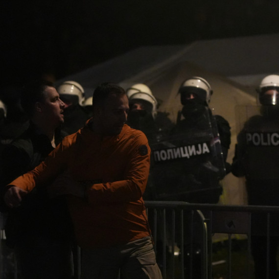 Hitno se oglasio MUP: Ovo je poslednje upozorenje da prestanu svi napadi i provokacije prema policiji