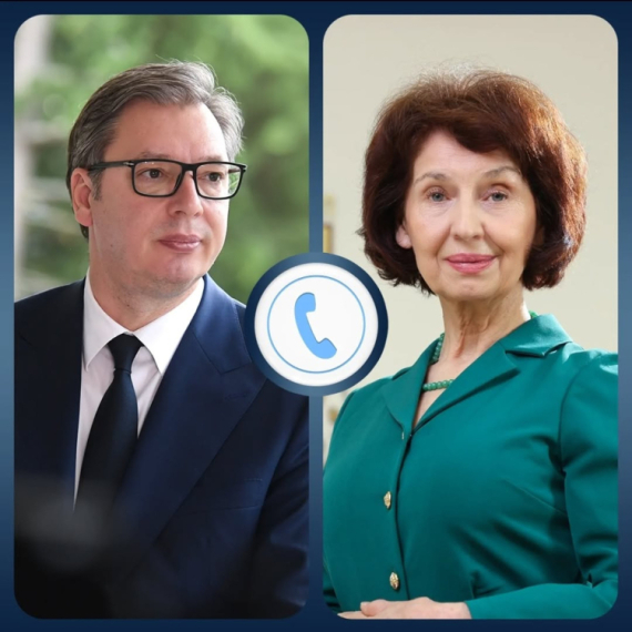 Vučić razgovarao sa predsednicom Severne Makedonije: Srbija šalje lekare i helikoptere FOTO