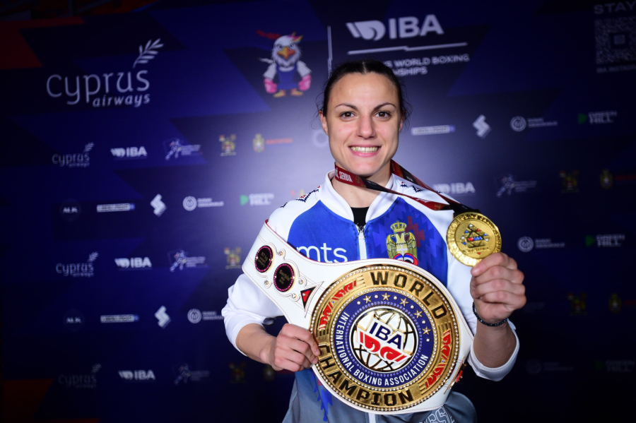 Od ostavljene bebe u porodilištu do šampionke sveta! FOTO/VIDEO