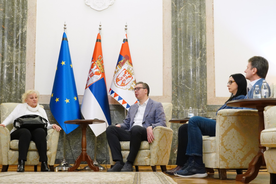 Vučić razgovarao sa zaposlenima u opštini Obrenovac koje je opozicija napala: Svi će biti uhapšeni FOTO/VIDEO