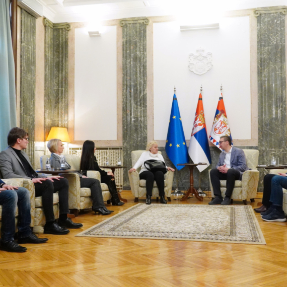 Vučić razgovarao sa zaposlenima u opštini Obrenovac koje je opozicija napala: Svi će biti uhapšeni FOTO/VIDEO