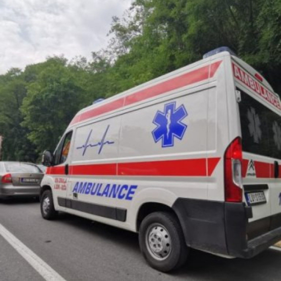 Hitna: Oboren pešak na Voždovcu, sa lakšim povredama prevezen u bolnicu