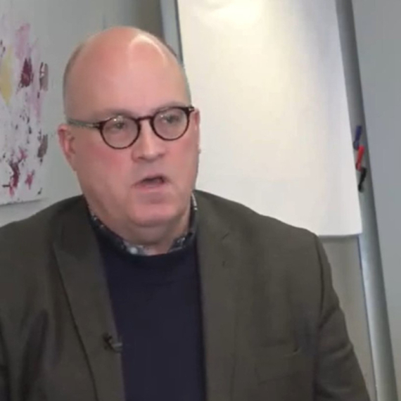 Džonatan Mur o protestu u Beogradu: Snimci koje sam video ne dokazuju upotrebu zvučnog topa VIDEO