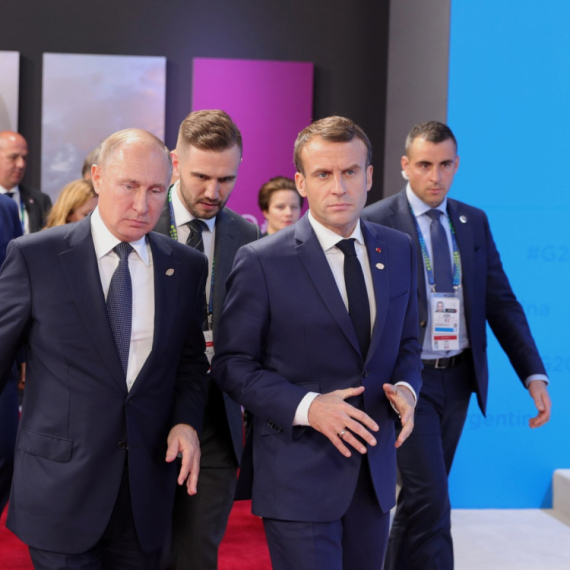 "Putin je svetski lider, Makron nikome nije potreban"